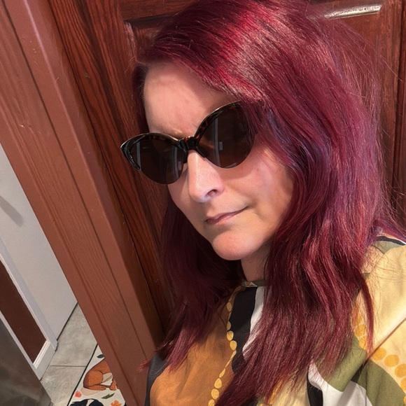 Tortoise Shell Cat-Eye Sunglasses - Picture 4 of 6